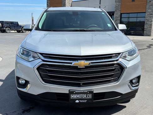 Used 2021 Chevrolet Traverse LT w/ LT Premium Package AWD/4WD image 2