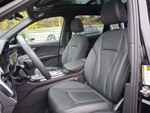 Used 2025 Audi Q7 2.0T Premium w/ Convenience Package image 11