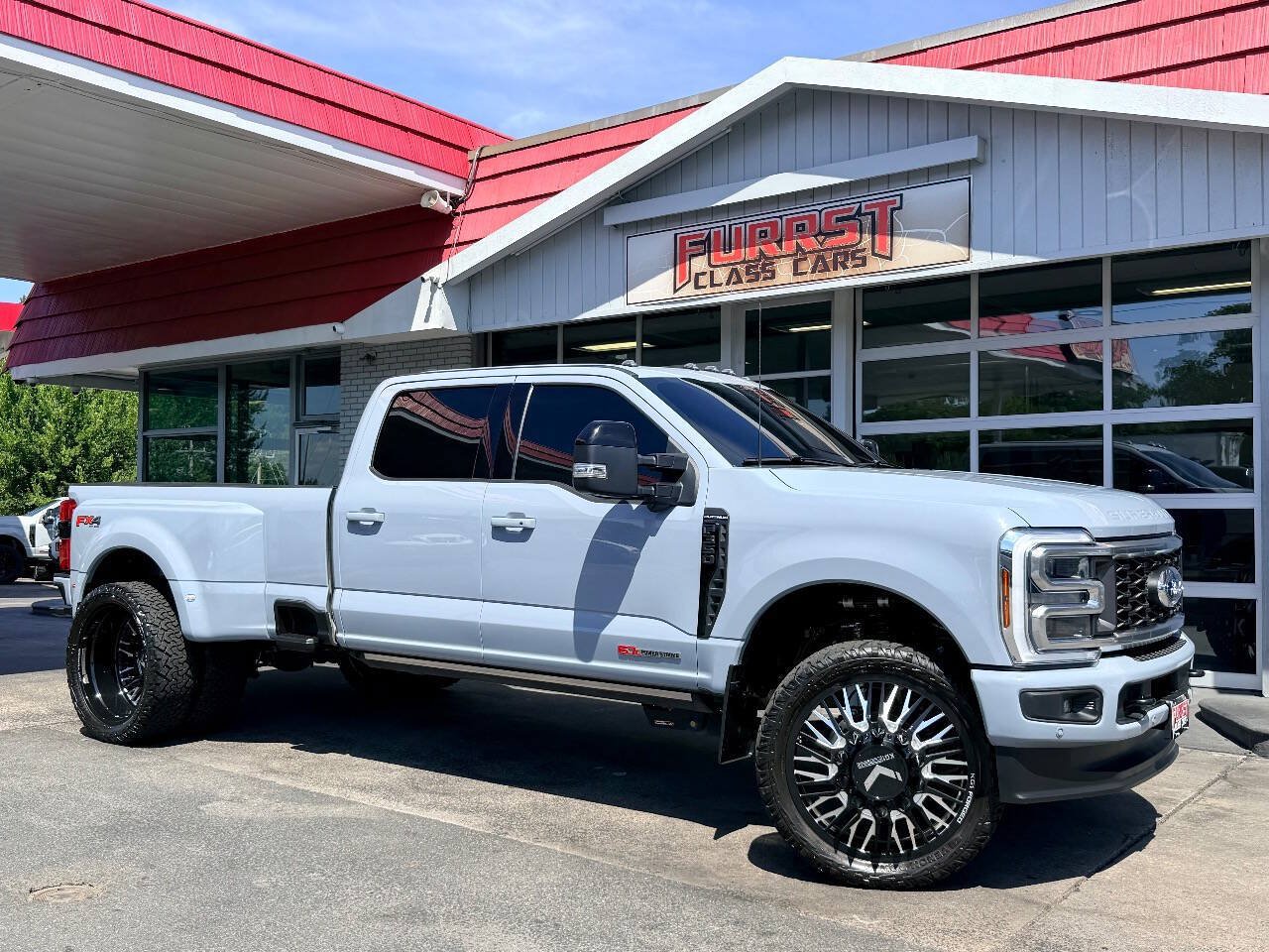Used 2025 Ford F350 Platinum w/ FX4 Off-Road Package AWD/4WD image 1