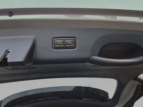 New 2026 Kia Carnival EX FWD image 19