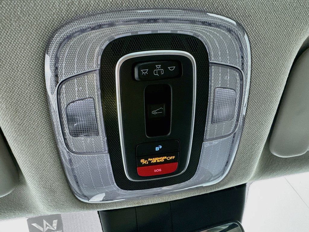 Used 2025 Hyundai Elantra Limited FWD image 16
