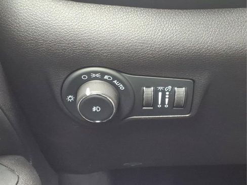 Used 2025 Jeep Compass Trailhawk AWD/4WD image 19