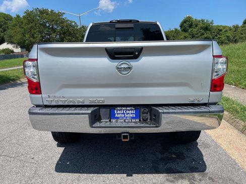 Used 2017 Nissan Titan SV image 5