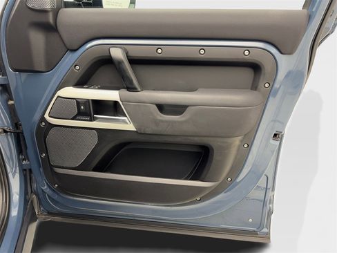 Used 2020 Land Rover Defender 110 SE image 47