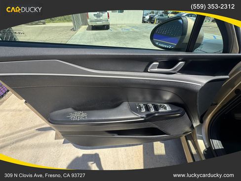 Used 2022 Kia K5 LXS FWD image 9