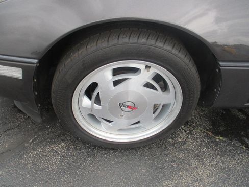 Used 1988 Chevrolet Corvette Coupe RWD image 28