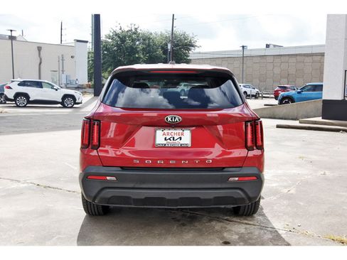 Used 2021 Kia Sorento LX FWD image 5