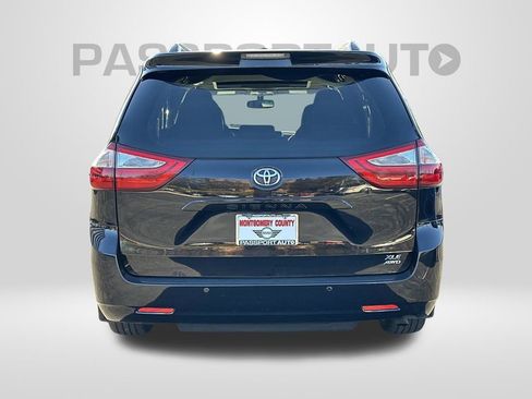 Used 2015 Toyota Sienna Limited image 3