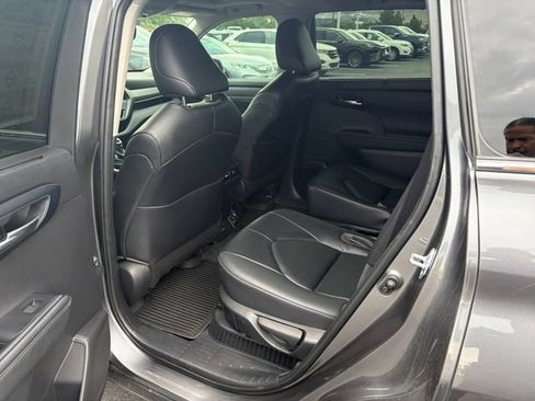 Used 2023 Toyota Highlander XLE AWD/4WD image 26