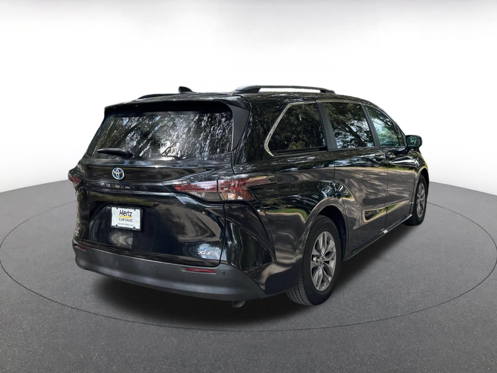 Used 2025 Toyota Sienna XLE FWD image 8