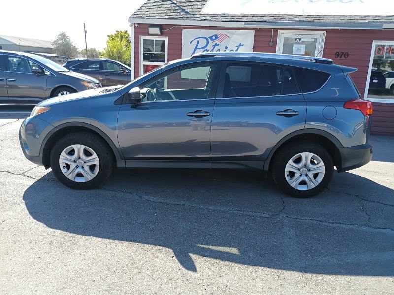 Used 2014 Toyota RAV4 LE AWD/4WD image 2