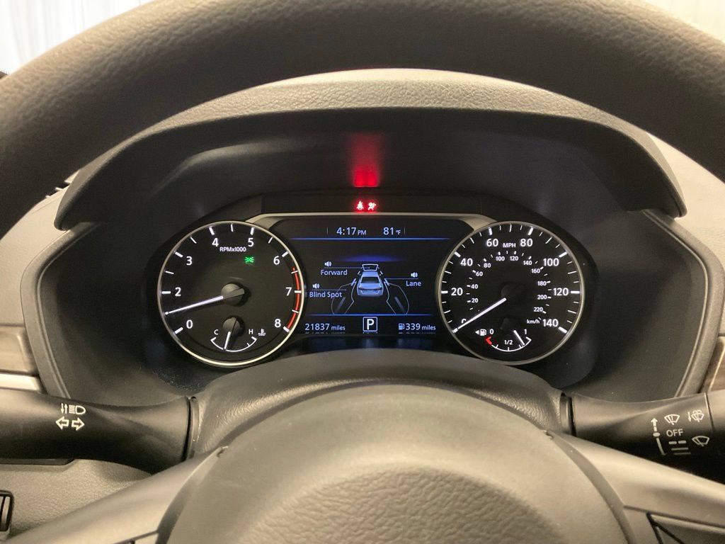 Used 2025 Nissan Altima 2.5 SV FWD image 2