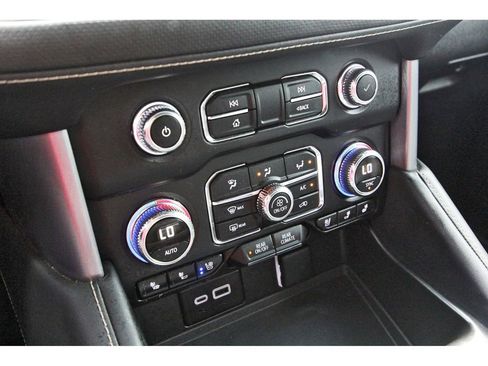 Used 2024 GMC Yukon XL SLT w/ SLT Luxury Package image 26