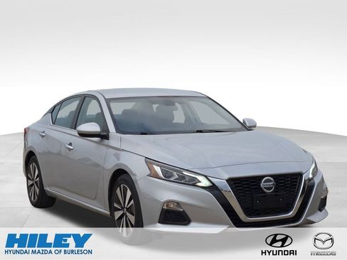 Used 2022 Nissan Altima 2.5 SV image 1