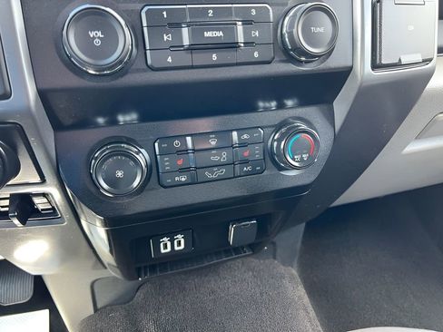 Used 2019 Ford F150 XLT w/ Equipment Group 302A Luxury AWD/4WD image 24