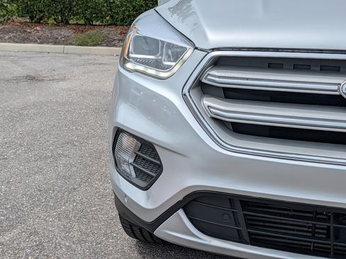 Used 2019 Ford Escape Titanium FWD image 9