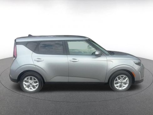 Used 2025 Kia Soul LX w/ LX Technology Package FWD image 13