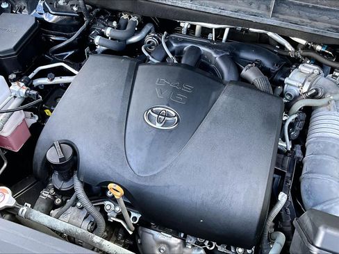 Used 2021 Toyota Highlander LE image 32