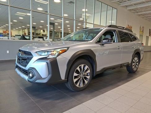 Certified 2025 Subaru Outback Limited image 3