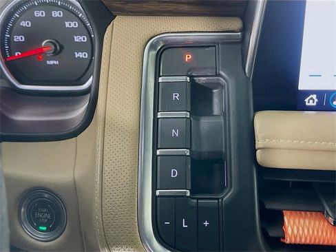 Used 2021 Chevrolet Suburban Premier w/ Premium Package image 18