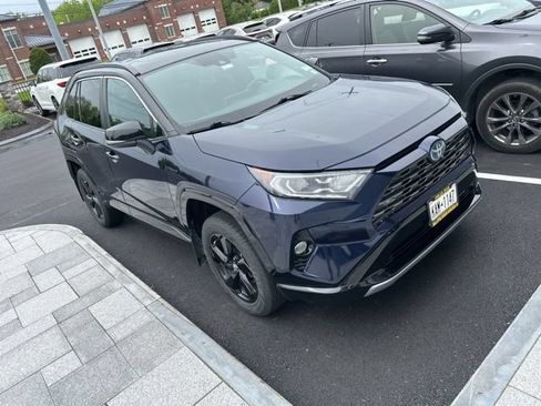 Used 2021 Toyota RAV4 XSE AWD/4WD image 4