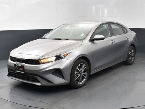 Used 2024 Kia Forte LXS image 3