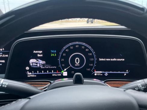 Used 2022 Cadillac Escalade Premium Luxury image 24