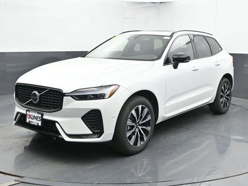 Used 2025 Volvo XC60 B5 Plus AWD/4WD image 6