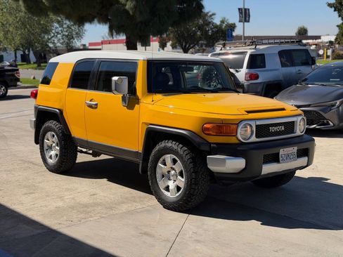 Used 2007 Toyota FJ Cruiser Base 4dr SUV (4L V6 5A) image 5