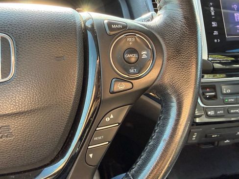 Used 2016 Honda Pilot Touring image 15