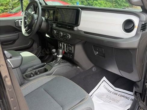 Used 2025 Jeep Gladiator Sport AWD/4WD image 22