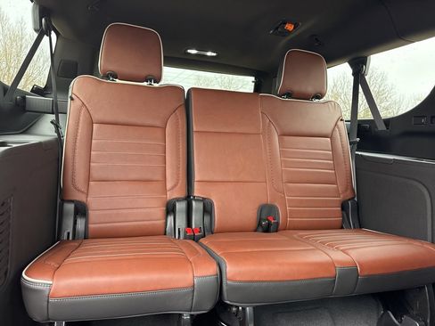 Used 2024 GMC Yukon XL Denali Ultimate w/ LPO, Illumination Package AWD/4WD image 48