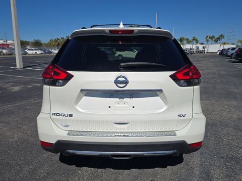 Used 2017 Nissan Rogue SV w/ Midnight Edition image 5