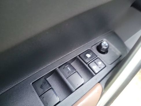 Used 2026 Toyota Corolla Cross XLE w/ Convenience Package FWD image 11
