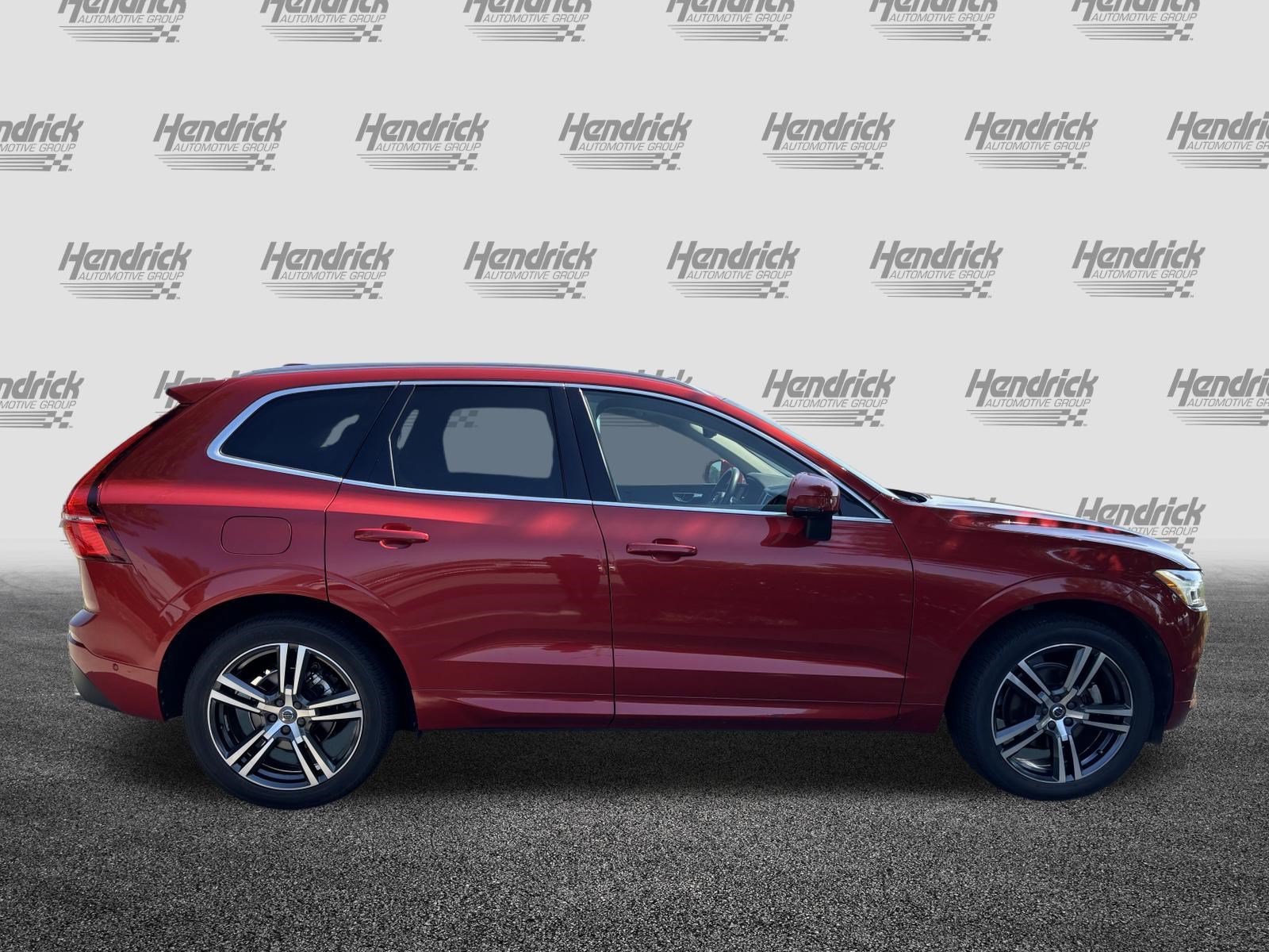 Used 2019 Volvo XC60 T5 Momentum w/ Multimedia Package FWD image 11