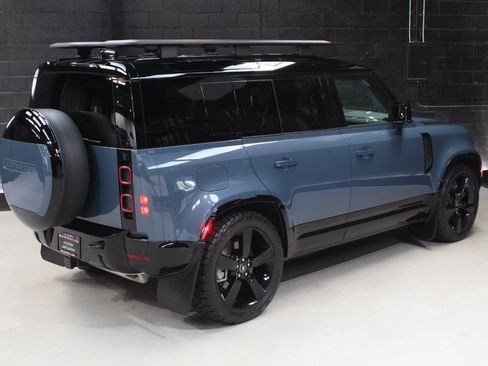 Used 2025 Land Rover Defender 110 X-Dynamic SE AWD/4WD image 16