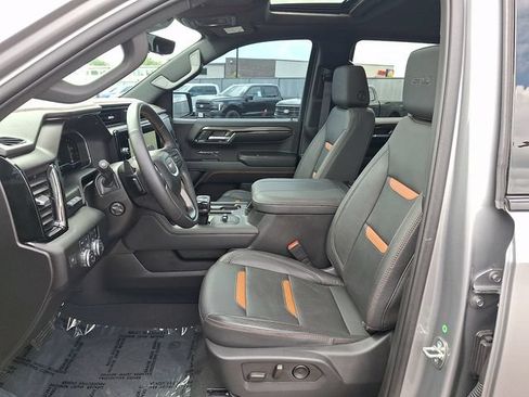 Used 2023 GMC Sierra 1500 AT4 w/ Technology Package AWD/4WD image 13