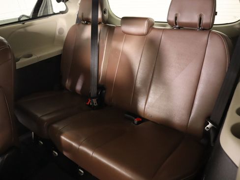 Used 2018 Toyota Sienna Limited Premium image 14