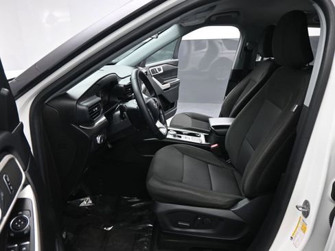 Certified 2022 Ford Explorer XLT image 10