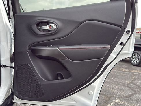 Used 2020 Jeep Cherokee Trailhawk w/ Cold Weather Group image 20