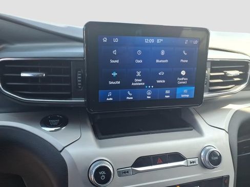 Used 2024 Ford Explorer XLT w/ Equipment Group 202A RWD image 22