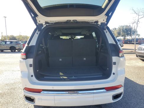 Used 2025 Jeep Grand Cherokee L Overland w/ Luxury Tech Group IV image 11