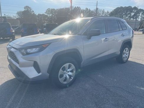 Used 2019 Toyota RAV4 LE image 3