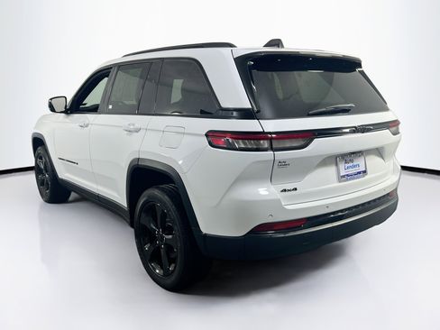 Used 2023 Jeep Grand Cherokee Altitude image 7