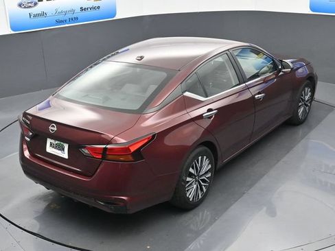 Used 2025 Nissan Altima 2.5 SV FWD image 25