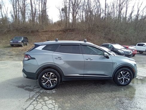 Used 2023 Kia Sportage EX image 3