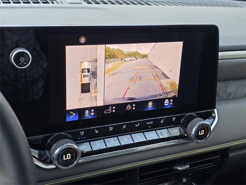 Used 2024 Chevrolet Colorado ZR2 w/ ZR2 Convenience Package III image 13