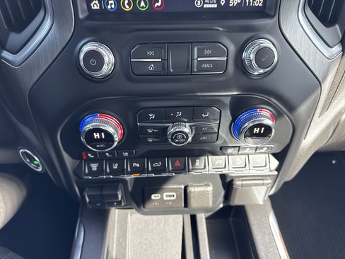 Certified 2022 GMC Sierra 3500 Denali w/ Denali Black Diamond Edition AWD/4WD image 18