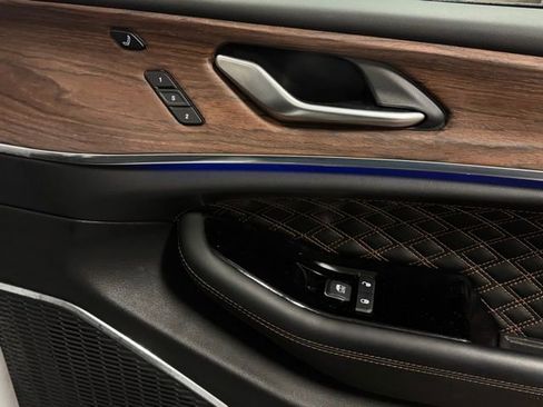 Used 2025 Jeep Grand Cherokee Summit image 15