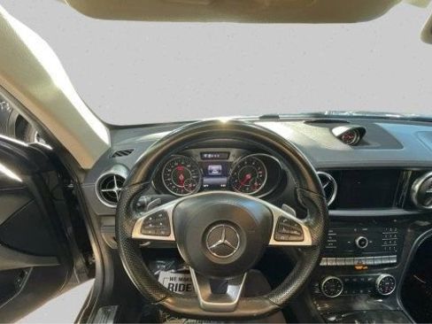 Used 2018 Mercedes-Benz SL 550 image 14